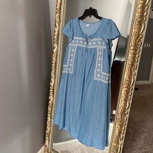 Women’s Chambray Embroidered Smock Dress Med Tall